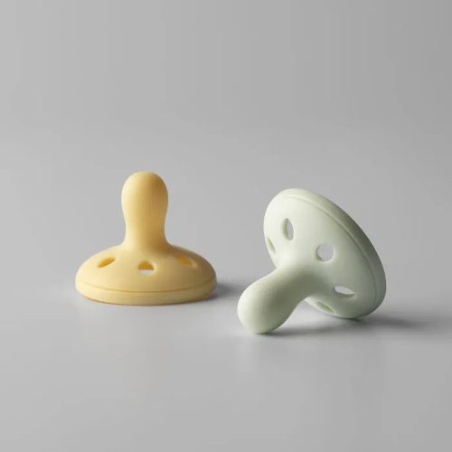 Tommee Tippee nyugtató cumi szilikon Breast-Like anyamell formájú 0-6 hó 2db színes