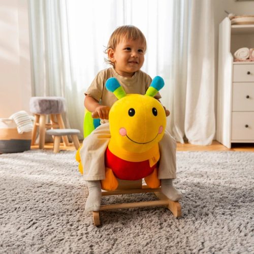Fából készült ringató hernyó