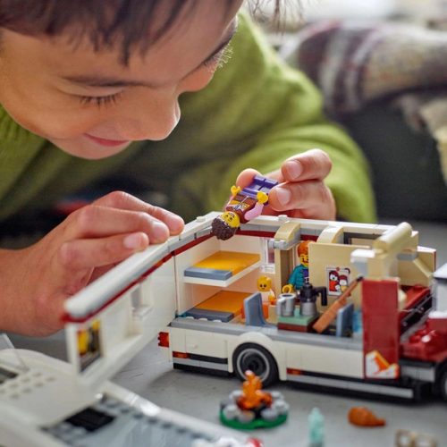LEGO City Kalandos lakóautó 60454